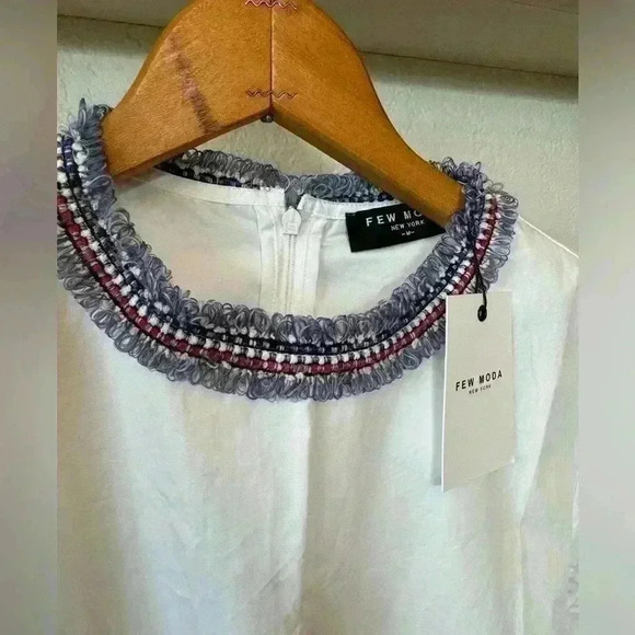 NWT Few Moda Bell Sleeve Embroidered Accents Blouse Women’s Medium - Picture 3 of 11